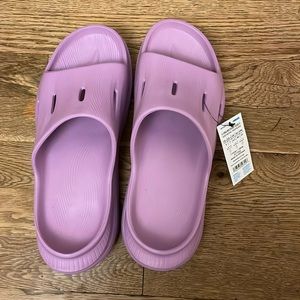 Hoka One One Ora Recovery Slide women’s size 9, violet bloom /purple /lilac NWT